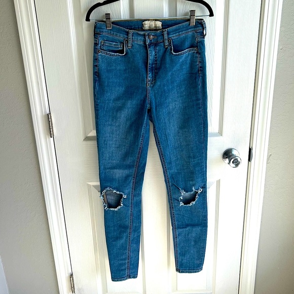 Free People Medium Wash Busted Knee Skinny Jeans - Picture 2 of 4